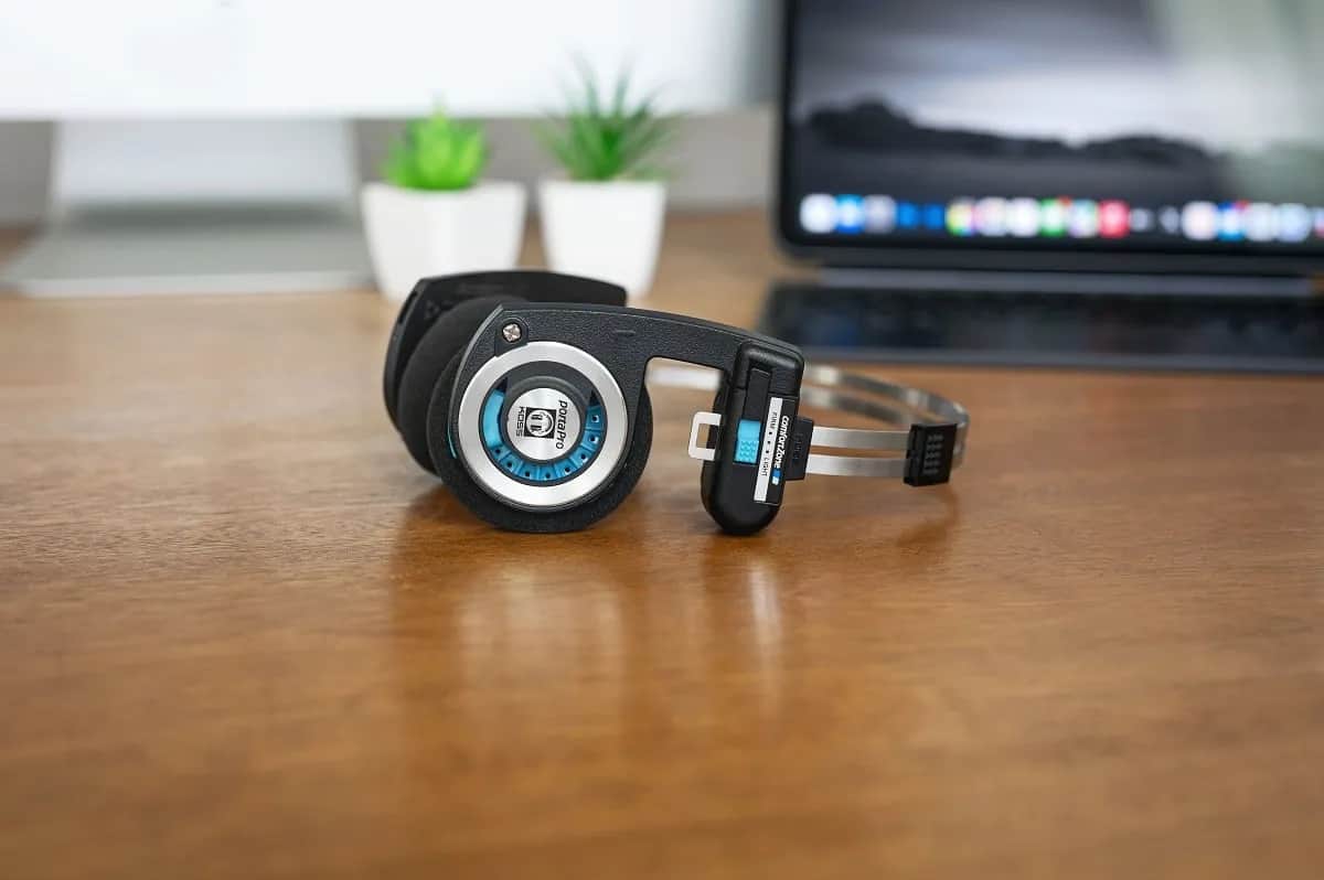 Jak podłączyć słuchawki przewodowe do laptopa bez problemów?